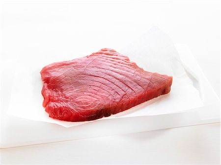 Raw fillet of red tuna Foto de stock - Sin royalties Premium, Código: 652-07656190