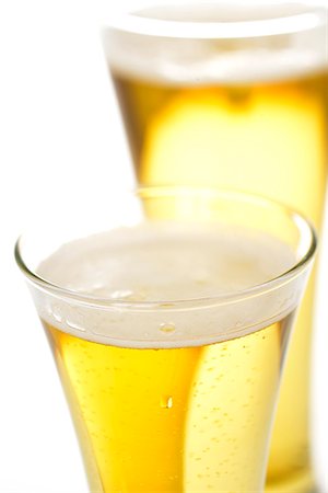 simsearch:825-05836976,k - Two glasses of lager Photographie de stock - Premium Libres de Droits, Code: 652-07656251