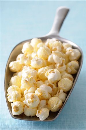 popcorn still life - Scoopful of popcorn Stock Photo - Premium Royalty-Free, Code: 652-07656324