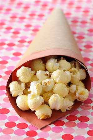 popcorn still life - Paper cone fo popcorn Stock Photo - Premium Royalty-Free, Code: 652-07656327