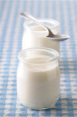 Plain yoghurts in glass pots Stock Photo - Premium Royalty-Free, Code: 652-07656337