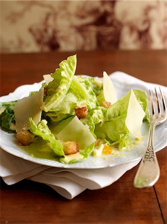 simsearch:652-07655818,k - Lettuce,parmesan flake and crouton salad Photographie de stock - Premium Libres de Droits, Code: 652-07656407