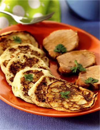 Mashed potato pancakes with filet mignon Foto de stock - Sin royalties Premium, Código: 652-07656422