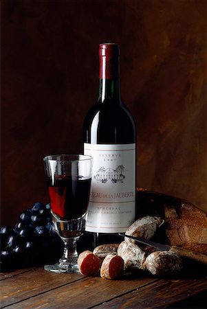 wine and saucisson Foto de stock - Sin royalties Premium, Código: 652-01666722