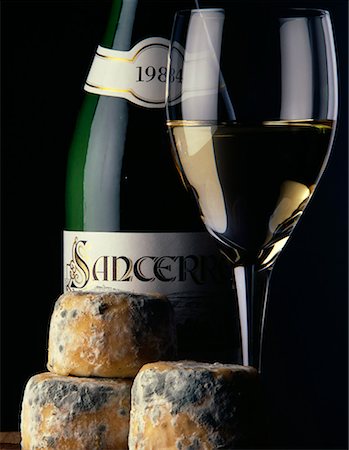 french food and wine - goat's cheese and Sancerre Stock Photo - Premium Royalty-Free, Code: 652-01666771