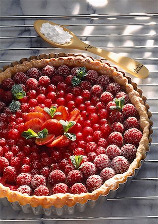 dessert gooseberry - Summer fruit tart Stock Photo - Premium Royalty-Free, Code: 652-01666901