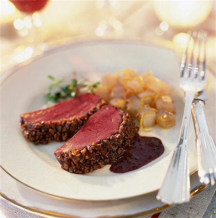 Crunchy venison fillets with chestnuts Stock Photo - Premium Royalty-Free, Code: 652-01666980