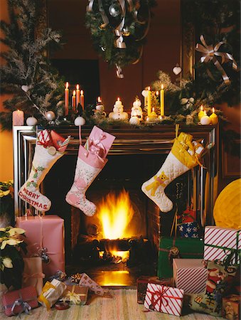 Christmas around the fireplace Stock Photo - Premium Royalty-Free, Code: 652-01667105
