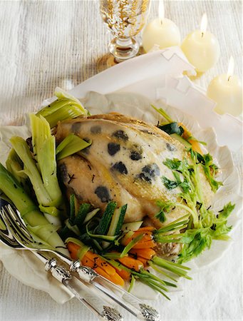 Poule de poularde Demi deuil aux truffes Photographie de stock - Premium Libres de Droits, Code: 652-01667165