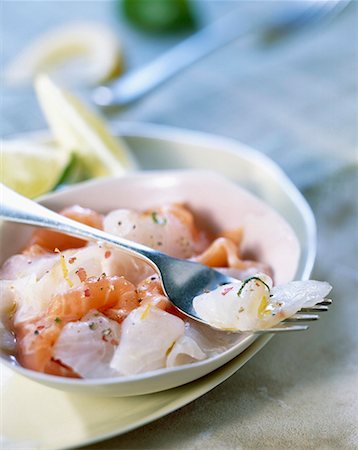 fish carpaccio - two fish marinated carpaccio Foto de stock - Sin royalties Premium, Código: 652-01667259