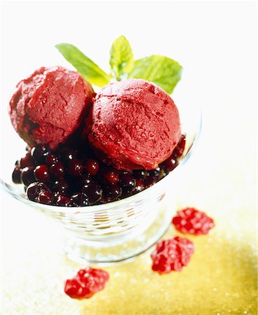 sherbet - Blackcurrant sorbet Stock Photo - Premium Royalty-Free, Code: 652-01667425