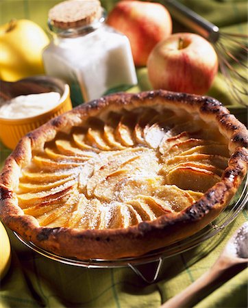 simsearch:652-01668450,k - Thin pastry apple tart Stock Photo - Premium Royalty-Free, Code: 652-01667564