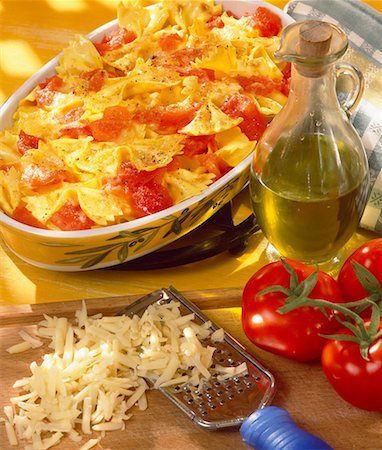 simsearch:652-01667532,k - Pasta and tomato gratin Foto de stock - Royalty Free Premium, Número: 652-01667613