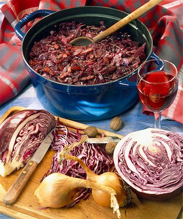 simsearch:652-01667486,k - Red cabbage with bacon and red wine Stock Photo - Premium Royalty-Free, Code: 652-01667636