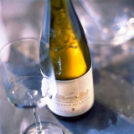 french food and wine - Baron de la Varière Côteaux du Layon wine Stock Photo - Premium Royalty-Free, Code: 652-01667717
