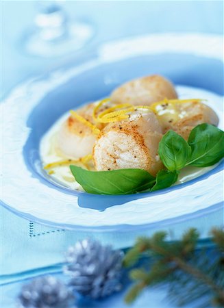 simsearch:652-01667793,k - Scallops with citrus- fruit Foto de stock - Sin royalties Premium, Código: 652-01667742