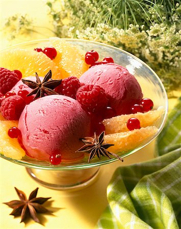 Raspberry sorbet and grapefruit salad Stock Photo - Premium Royalty-Free, Code: 652-01667757