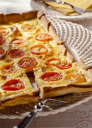 simsearch:652-01667532,k - Tomato savoury tart Foto de stock - Royalty Free Premium, Número: 652-01667911