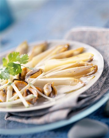 Mussels,chicory,apple and cream dressing Stock Photo - Premium Royalty-Free, Code: 652-01668080