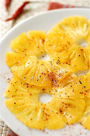 simsearch:652-01668072,k - peppery pineapple carpaccio Foto de stock - Royalty Free Premium, Número: 652-01668237