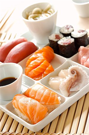 simsearch:400-04292843,k - sushi, maki and sashimi tray Stock Photo - Premium Royalty-Free, Code: 652-01668546