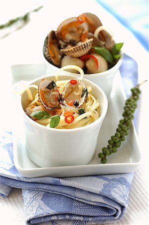 pasta with cockles, basil and peppercorns Stock Photo - Premium Royalty-Free, Code: 652-01668540