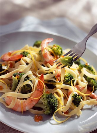 simsearch:652-01668678,k - tagliatelle with sauteed broccoli and prawns Stock Photo - Premium Royalty-Free, Code: 652-01668657