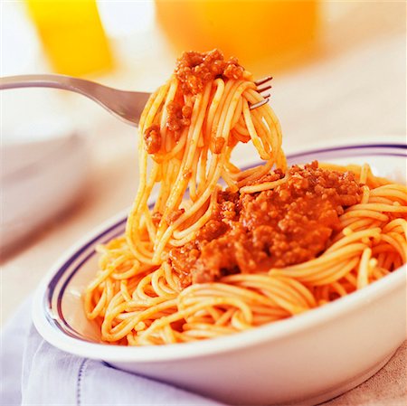 simsearch:652-01668763,k - spaghetti bolognaise Foto de stock - Sin royalties Premium, Código: 652-01668678