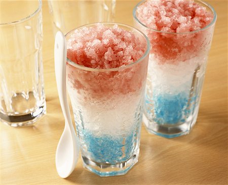 sherbet ice - Servir la granité dans des verres Photographie de stock - Premium Libres de Droits, Code: 652-01668698