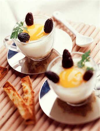 simsearch:652-01668125,k - coddled egg with morel mushrooms and grilled soldiers Stock Photo - Premium Royalty-Free, Code: 652-01668717