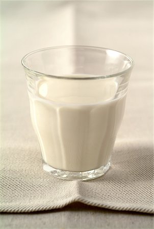 glass of milk Stock Photo - Premium Royalty-Free, Code: 652-01668914