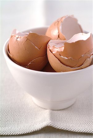 simsearch:652-01669728,k - egg shells in bowl Foto de stock - Sin royalties Premium, Código: 652-01668913