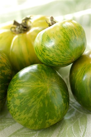 simsearch:652-01669068,k - green tomatoes Foto de stock - Sin royalties Premium, Código: 652-01668929