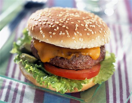 simsearch:652-01669038,k - Hamburger Foto de stock - Sin royalties Premium, Código: 652-01669037