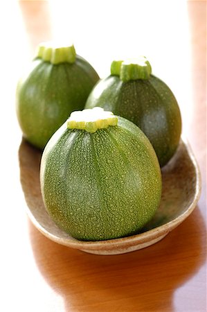 simsearch:652-01669728,k - round courgettes Foto de stock - Sin royalties Premium, Código: 652-01669085