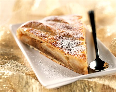 epiphany cake - Patato galette Stock Photo - Premium Royalty-Free, Code: 652-01669091