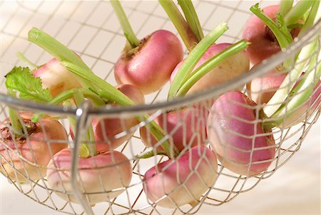 simsearch:652-01670377,k - baby turnips in steam basket Foto de stock - Sin royalties Premium, Código: 652-01669146