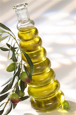 simsearch:652-01670100,k - bottle of olive oil Fotografie stock - Premium Royalty-Free, Codice: 652-01669156