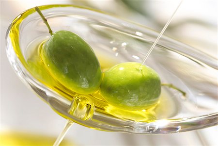 provence france summer - green olives in spoon Stock Photo - Premium Royalty-Free, Code: 652-01669160