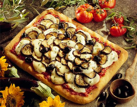 eggplant recipe - Mozzarella and eggplant pizza Stock Photo - Premium Royalty-Free, Code: 652-01669637