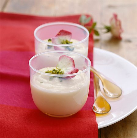 pistachio cream - Almond and rose water mousse Stock Photo - Premium Royalty-Free, Code: 652-01669669