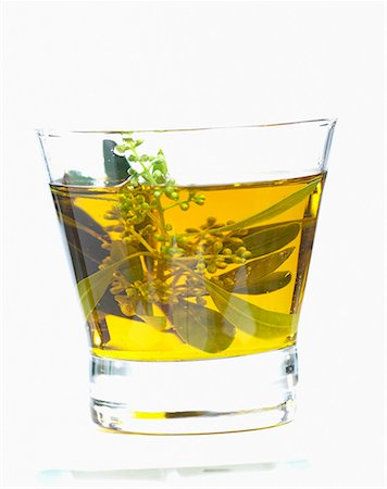 simsearch:652-01670377,k - glass of olive oil Foto de stock - Sin royalties Premium, Código: 652-01669723