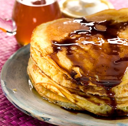 Pile of pancakes with melted chocolate Stock Photo - Premium Royalty-Free, Code: 652-01669734