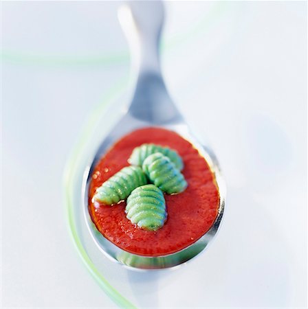 simsearch:652-01668678,k - Spiruline gnocchi with tomato sauce Stock Photo - Premium Royalty-Free, Code: 652-01669739