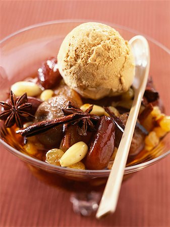 Caramelized dried fruit with coffee ice cream Stock Photo - Premium Royalty-Free, Code: 652-01669966