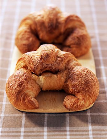 simsearch:652-01669516,k - croissants Foto de stock - Sin royalties Premium, Código: 652-01670005