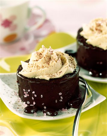pudding cake - Coffee and chocolate charlottines Stock Photo - Premium Royalty-Free, Code: 652-01670089