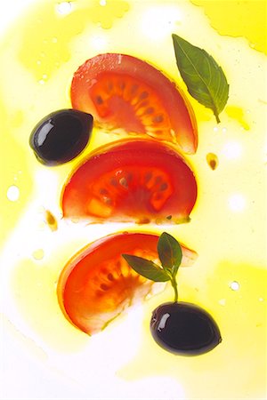 simsearch:652-01670100,k - cut tomato and olive in oil Fotografie stock - Premium Royalty-Free, Codice: 652-01670096