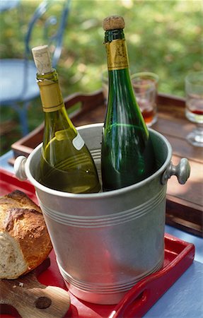 product photography alcohol - bottles of wine in a bucket Stock Photo - Premium Royalty-Free, Code: 652-01670378