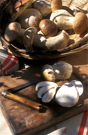 simsearch:652-01670377,k - Cep mushrooms Foto de stock - Sin royalties Premium, Código: 652-01670482